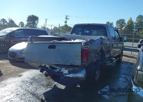 2002 Ford F-250 Lariat/Xl/Xlt z USA, uszkodzony, nr VIN 1FTNW21F72ED55045